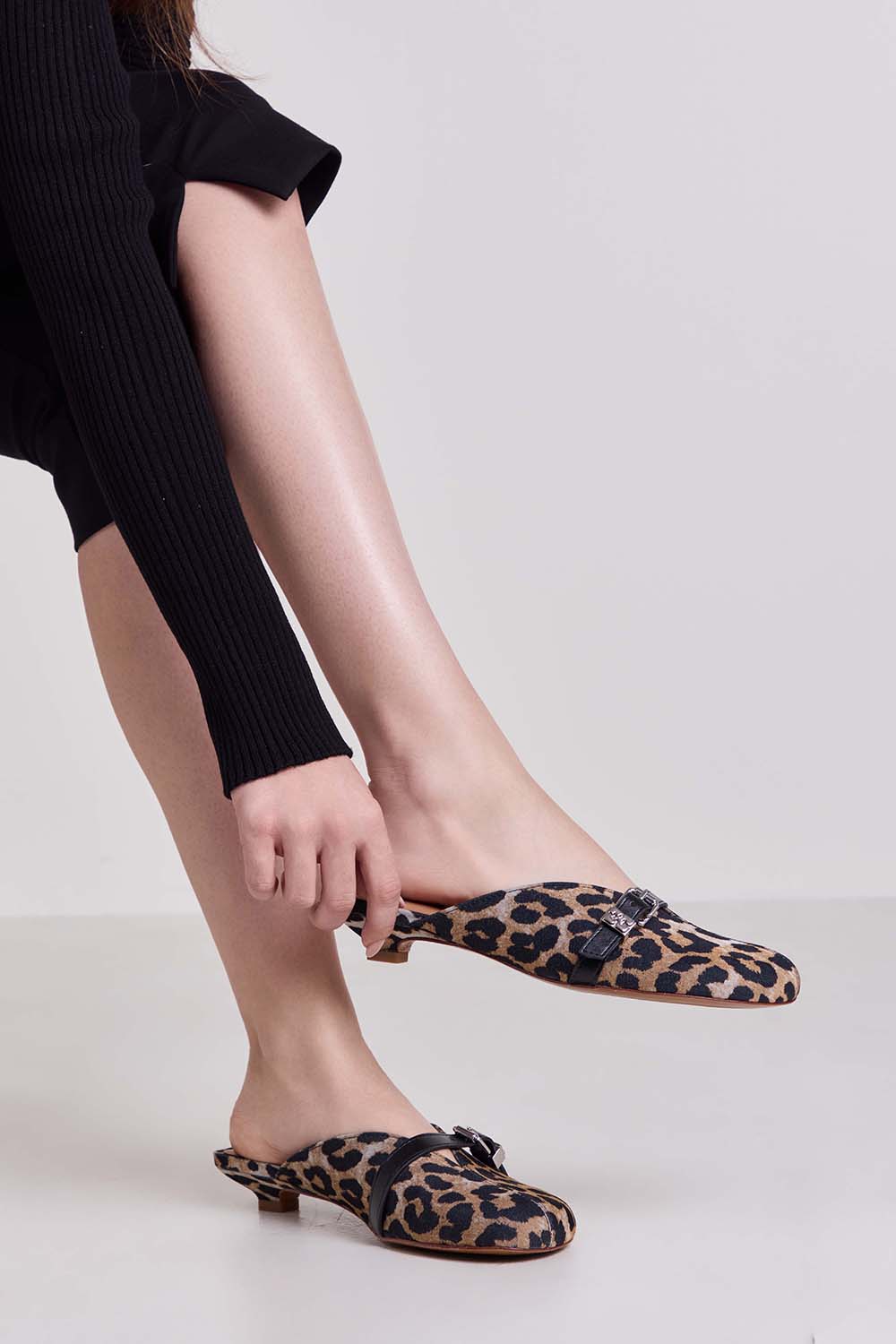 נעלי מיולס עקב קיטן